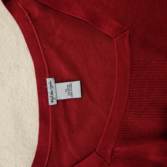 COPY - Sweater - Picture 3 of 5